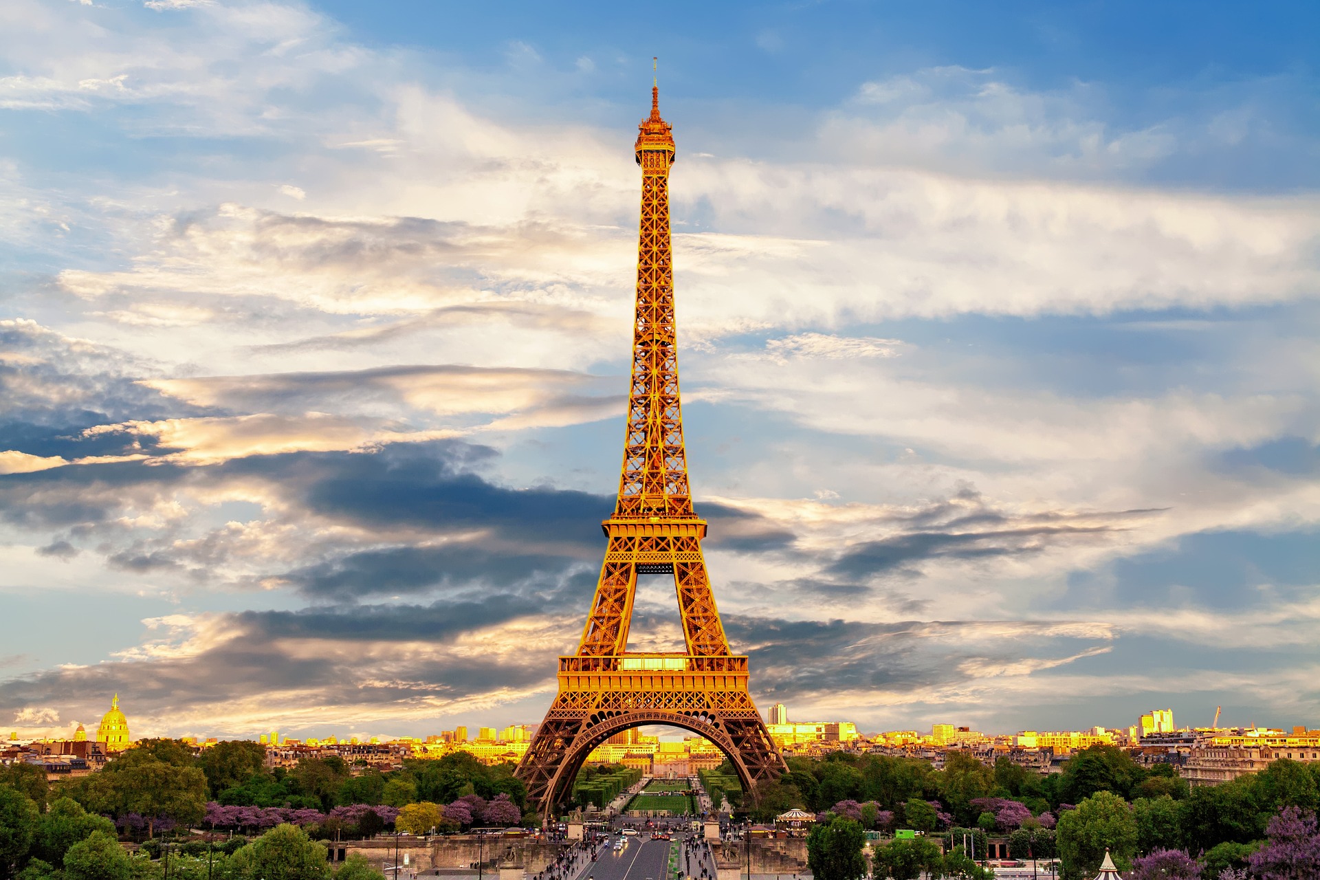 How Much Does It Cost to Go to the Top of the Eiffel Tower?